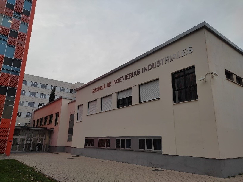 Entrada del Edificio Mergelina de la EII-UVa